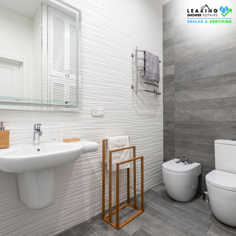 Professional tiling services in Sydney: Modern bathroom with stylish tile patterns and finishes.